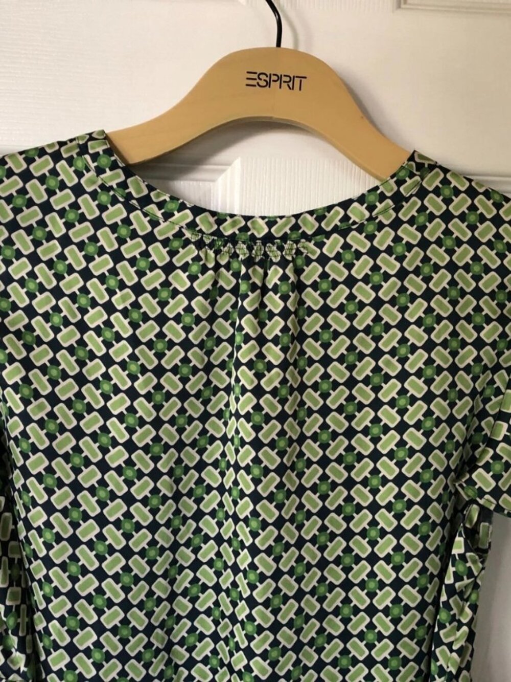 Y2K Banana Republic Short Sleeve Green Geometric Blouse Top Size M - Picture 3 of 16